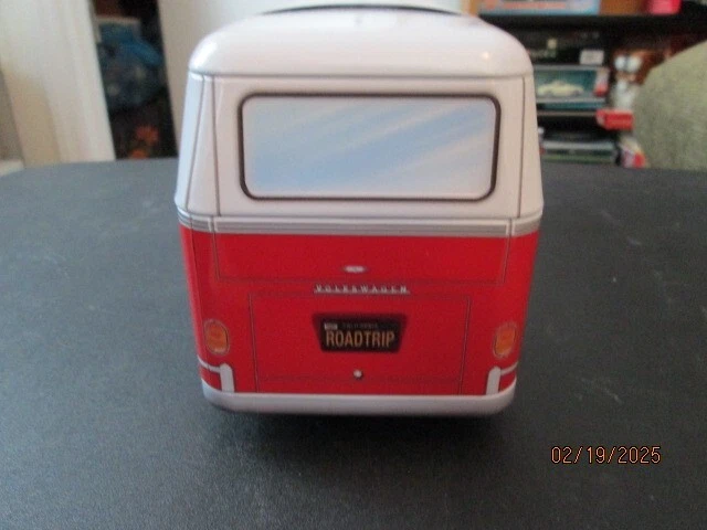 Volkswagen Bus Metal Tin w/ Puzzle 550 pc new - Image 4 of 4