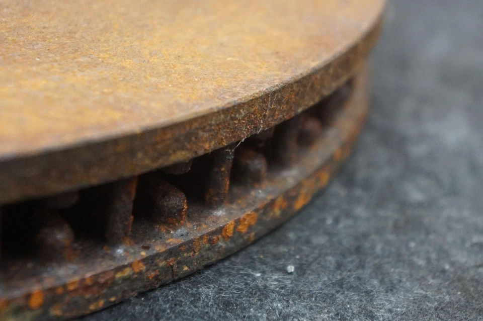 Rotor de freio a disco traseiro esquerdo fabricante de equipamento original 6875283 BMW 750i XDrive G12 2016-2022 - Imagem 3 de 4