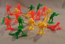 Lot of 20 Vintage TIM-MEE Toys Plastic Red Yellow Green Cowboy  Indian Figures