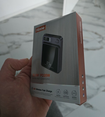 Hinne Powerbank 22,5W PD Qi kabellos, LED-Display, magnetisch, Schwarz