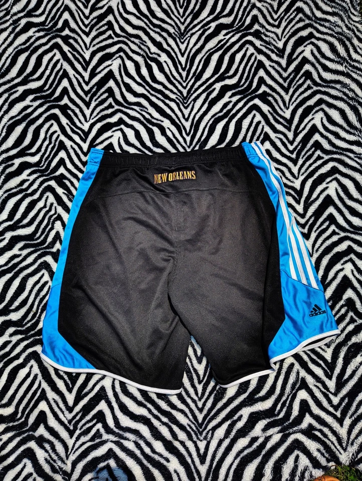 Vintage Y2K Adidas New Orleans Hornets Shorts Mens M Blue Black NBA Basketball - Image 3 of 4