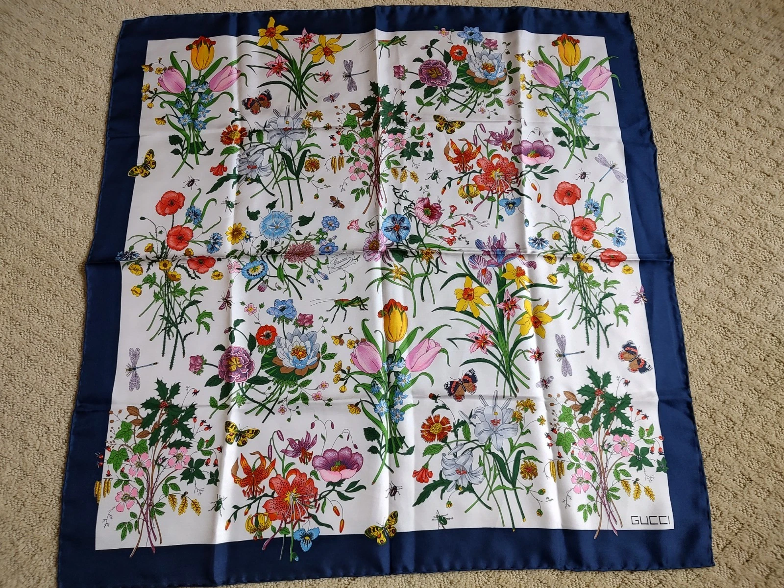 Foulard Gucci vintage printemps fleurs soie Italie