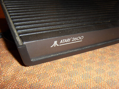 TBE : Console Atari 2600 avec INDY 500 Driving Controller