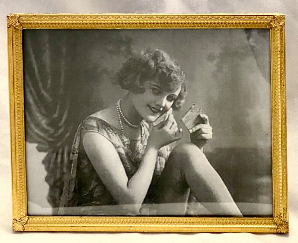 Vintage Hollywood Regency Metal Gold/Brass Tone Embossed 8x10 Photo