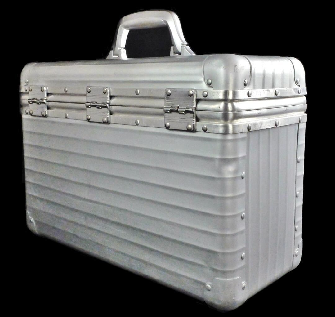 RIMOWA ルフトハンザ　パイロットトローリー 29L 940.50 楽天市場】[正規品]送料無料 5年保証付き RIMOWA Lufthansa 29L リモワ
