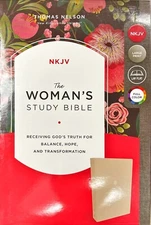 NKJV Woman's Study Bible [Cream] by Rhonda Kelley and Dorothy Patterson...