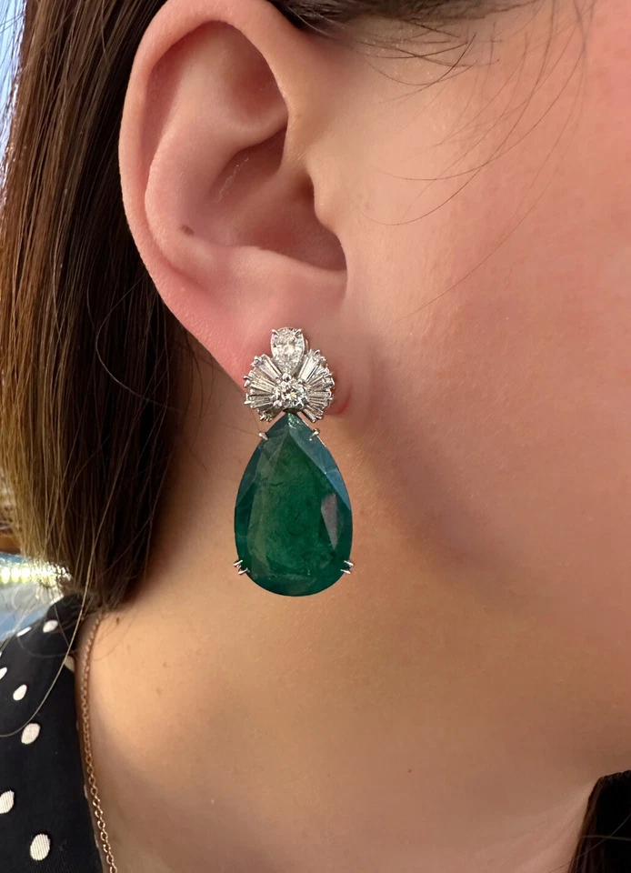 Pendientes de diamantes y esmeraldas de pera GIA 31,17 quilates en oro blanco de 18 k - HM2483B