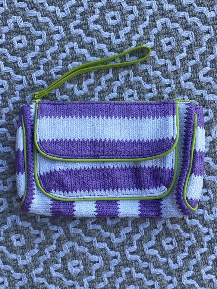 Nueva Muñequera VERA BRADLEY Rayas - RAYA LILA - Púrpura/Verde Lima Bolsa Nueva con Etiquetas Foto 3 de 4
