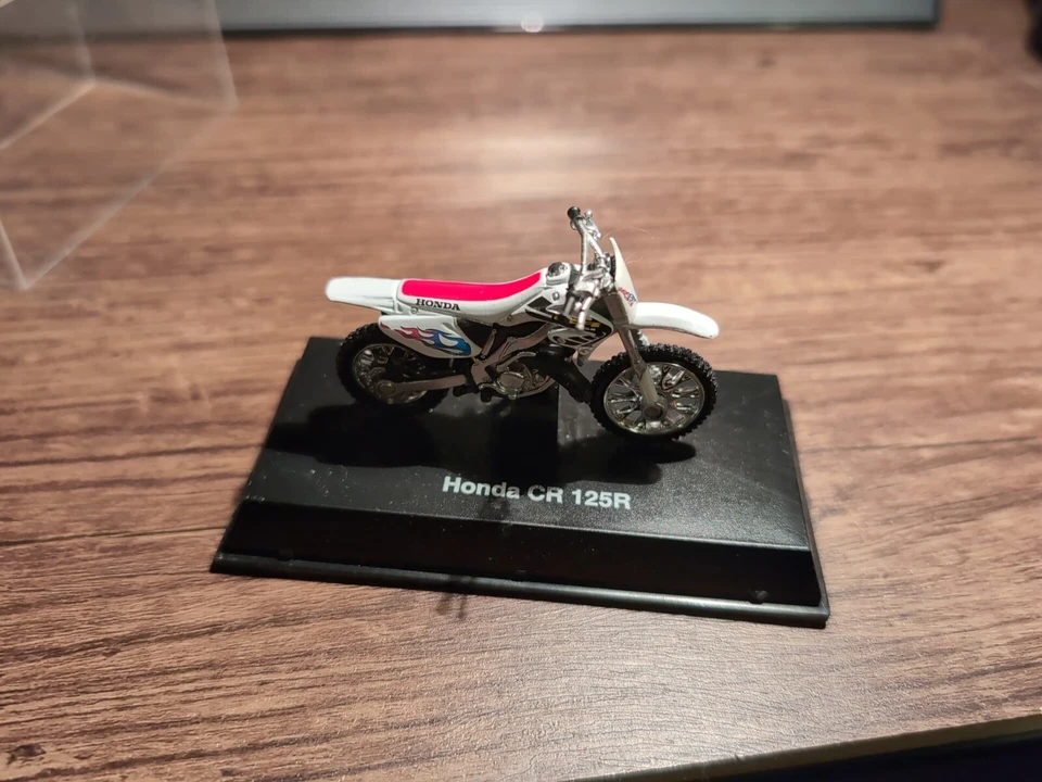 NewRay Honda CR 125R Mini Bike Motorcycle White 1:32 Scale Die-Cast With Case - Image 2 of 3