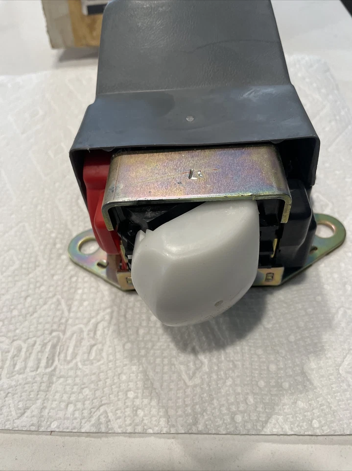 Nuevo cinturón de seguridad lado conductor GM 12515708 1988-90 Chevrolet Corsica LH Foto 4 de 4