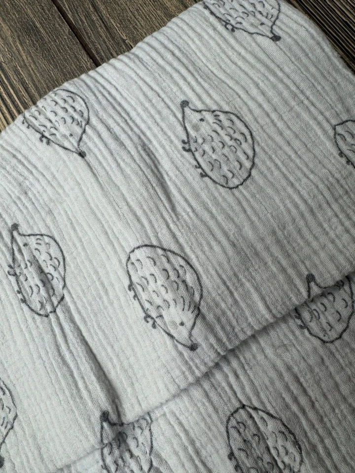 Manta SwaddleDesigns para bebé con estampado de erizo 100 % algodón muselina suave Foto 2 de 4