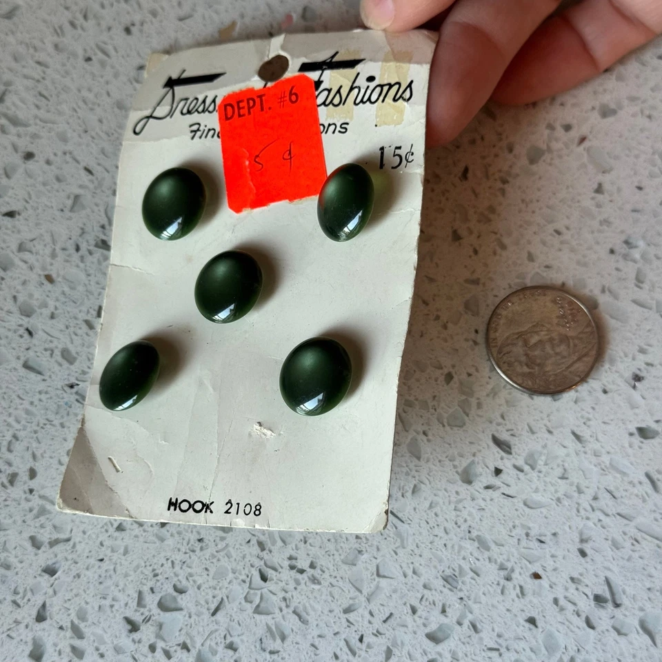 NEW Vintage 1950s Green Dress Fashions Buttons on Card Shank Round - Image 3 of 4