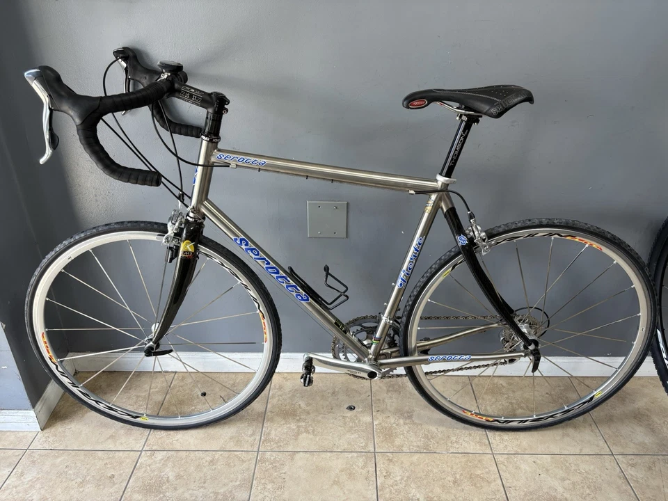 Bicicleta de Carreras de Carretera Serotta Fierte Titanio/Carbono Shimano Ultegra Hecha en EE. UU. 🇺🇸 Foto 2 de 4