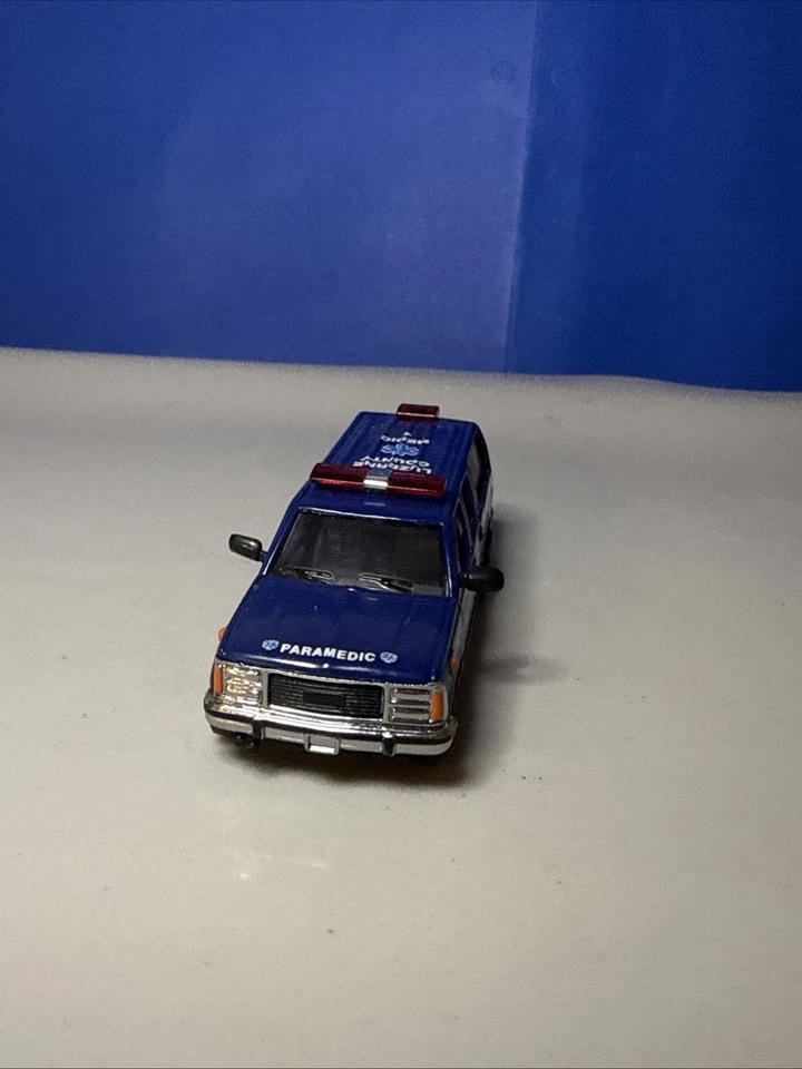 Code 3 1:64 GMC Suburban Luzerne County Paramedic Unit - Image 2 of 4