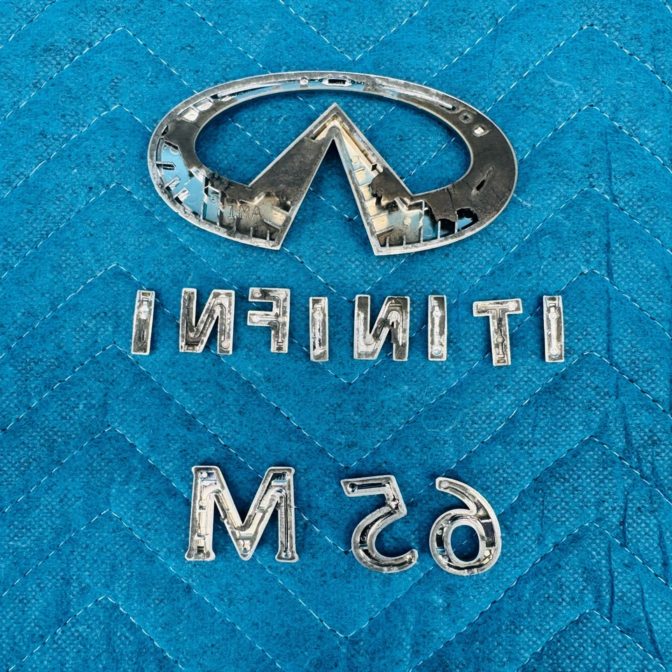 Комплект эмблем и значков заднего багажника Infiniti M56 2011–2013 годов от оригинального производителя - Изображение 4 из 4