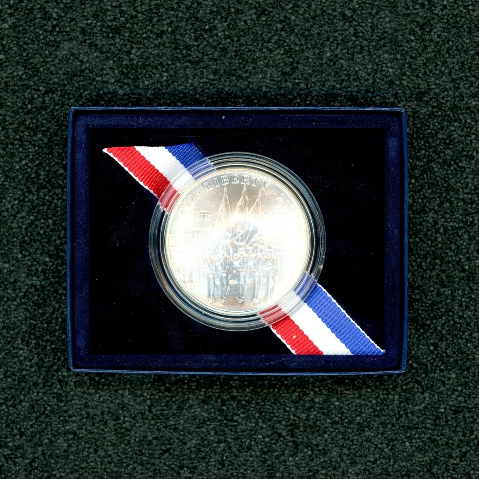 2002 U.S. Military Academy Bicentennial Commemorative Coin 90% Silver 26.73 g $1 - Image 4 of 4