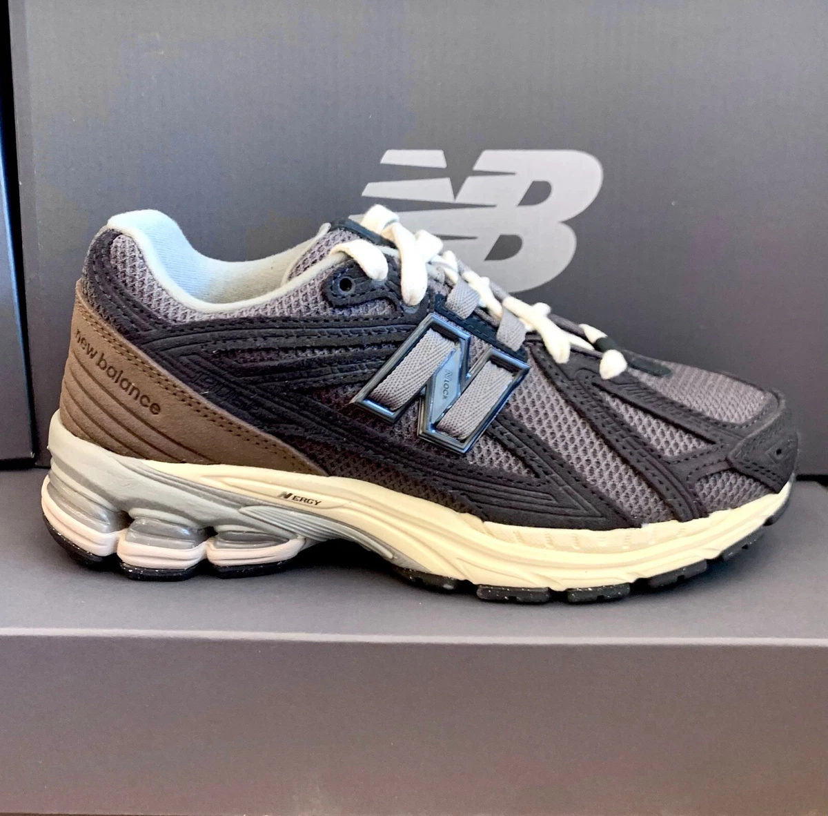 New Balance Women 