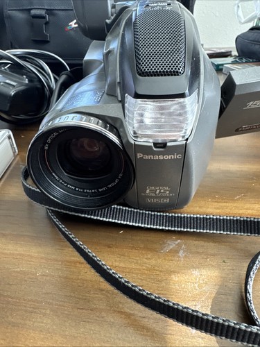 Panasonic Palmcorder PV-L550D 150x Digital VHS C, CN Bag, Not Working. Read Desc - Picture 6 of 13