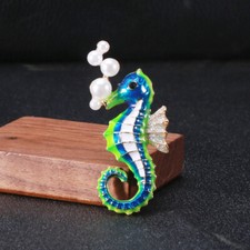 Gold tone green enamel seahorse brooch / pin with pearl