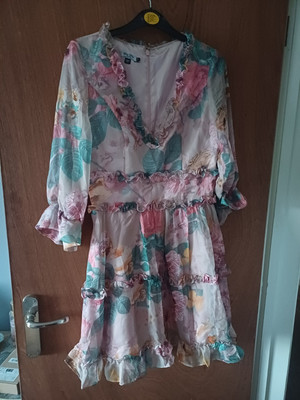chi chi london Kleid Gr. 8 Rosa Blumen Rüschen Chiffonkleid Gebraucht