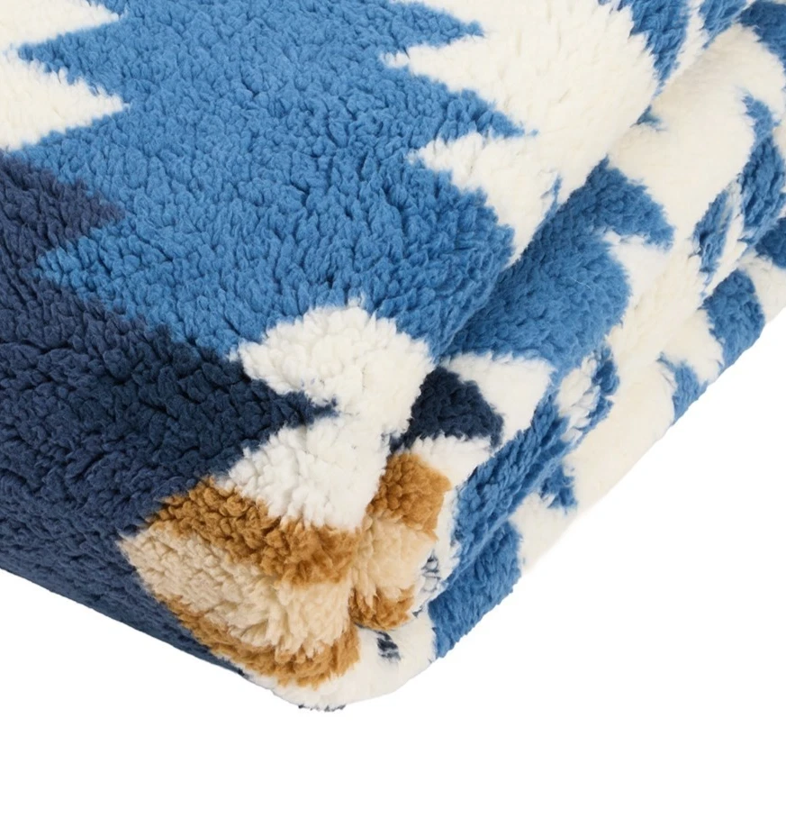 Pendleton Eagle River Sherpa Throw Blanket - 50x70” - Brand New with Tags - Image 3 of 4