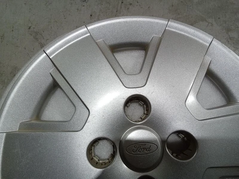 Cubierta de rueda Ford Focus 2006-2011 15" 7044 tapacubos 6 radios plateada 8S4Z1130C Foto 2 de 4