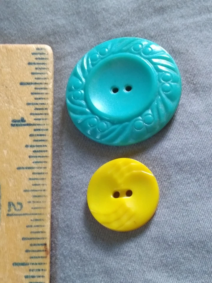 2 Vintage Ornate Plastic Buttons. - Image 2 of 4