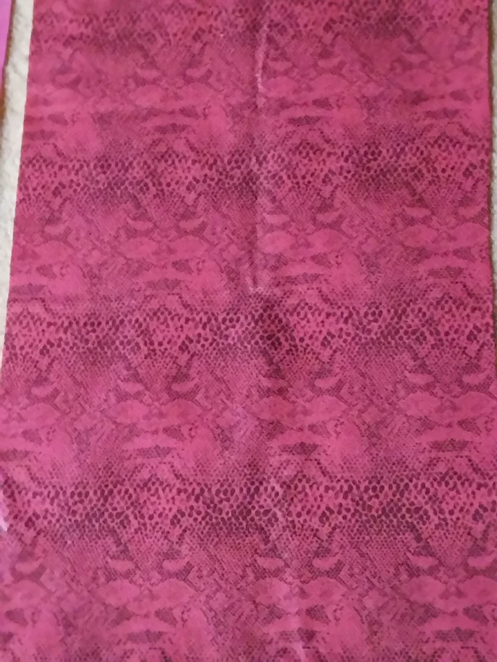 Vinilo Naugahyde patrón estampado piel serpiente rosa púrpura fucsia remanente 2 piezas Foto 3 de 4
