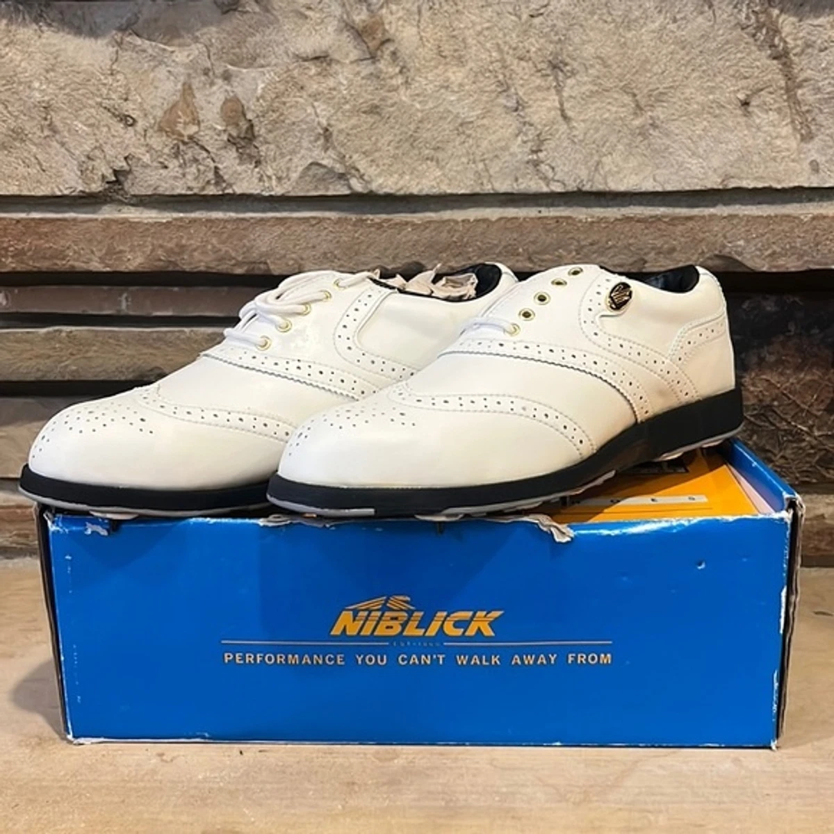 Niblick golf shoe best sale spikes