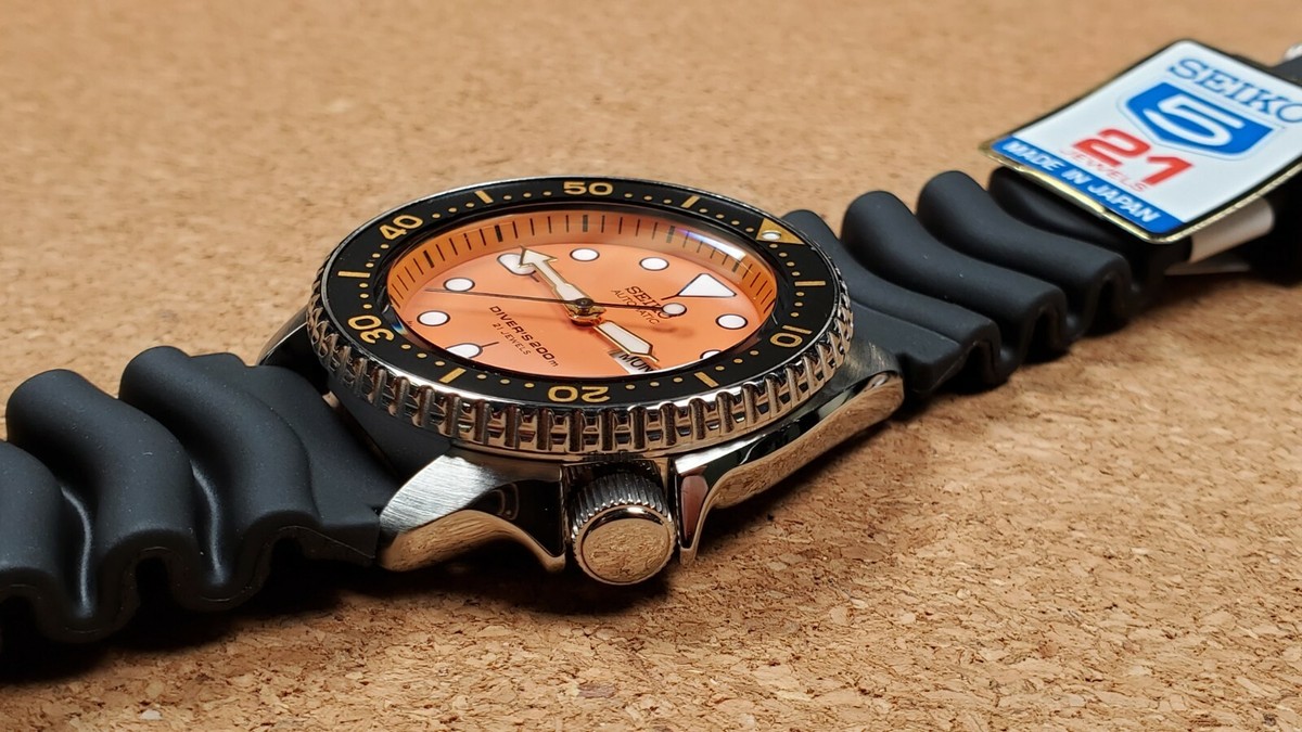 極上美品SEIKOオレンジボーイ DIVER JAPAN精度OKSKX011J1 Seiko Automatic Diver's Orange Dial Black Band SKX SKX011J1