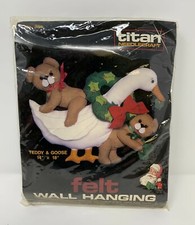 Titan Needlecraft 365 Felt Wall Hanging Kit Teddy  Goose Christmas Holiday VTG
