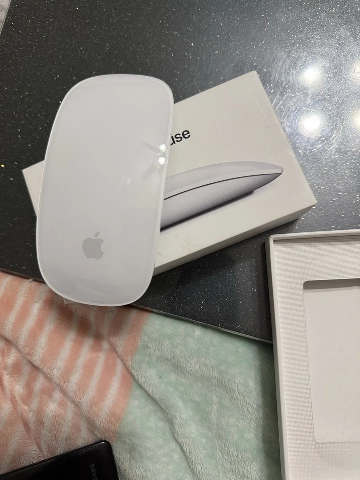 Apple rechargeable Mouse - Image 3 of 4