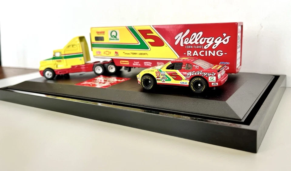 1997 MATCHBOX KELLOGG'S CORN FLAKES RACING - 18 WHEELER AND CAR - LTD EDITION. - Image 4 of 4