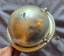 Boule à caviar ou savon anglaise en fer argenté - Oxydations