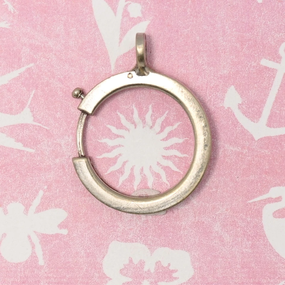 Antiguo broche de anillo de resorte victoriano tono plata de gran tamaño para colgante de dijes Foto 3 de 4