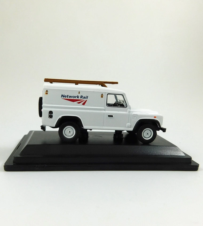Land Rover Defender Network Rail Oxford Diecast Model SCALE 1/76 OO - Image 3 of 4