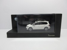1/43 Volkswagen Touran white Collectables 17+
