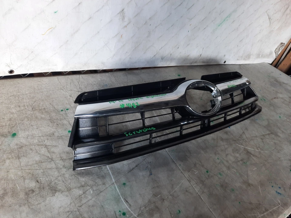 2014-2016 TOYOTA HIGHLANDER CHROME GRILLE OEM USED - Imagem 3 de 4