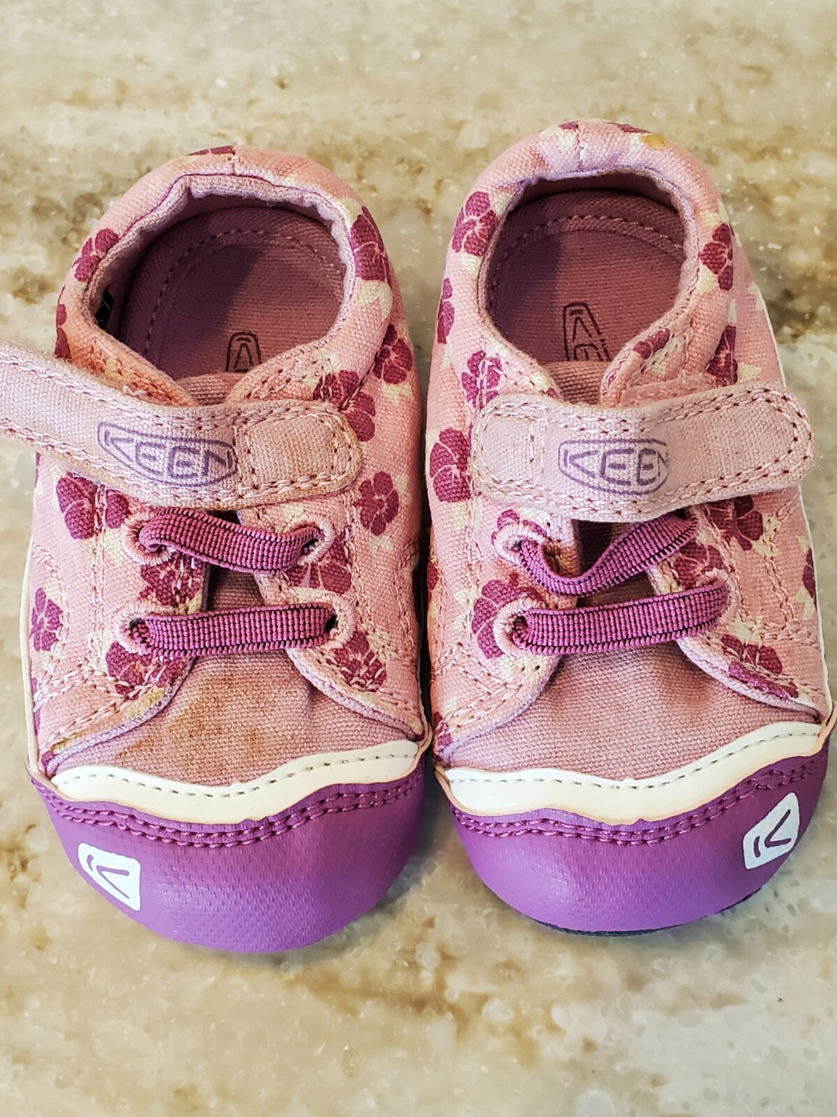 Scarpe da passeggio Keen Girls rosa ibisco taglia 12M carine early movers wobblers usate in ottime condizioni