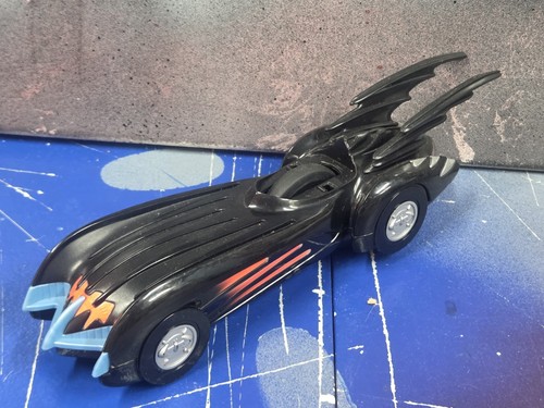 Vintage 1997 Hasbro DC Comics Batmobile Batman collector car -no rip cord - Picture 2 of 4