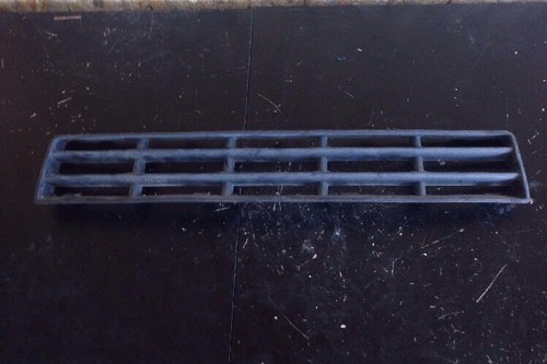 Stoßstange vorne Mitte Grill 1J0853677D für VW Golf 4 Baujahr 1999