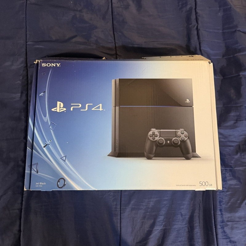 Sony PlayStation 4 PS4 500GB Jet Black, Console Controller + and 7 games