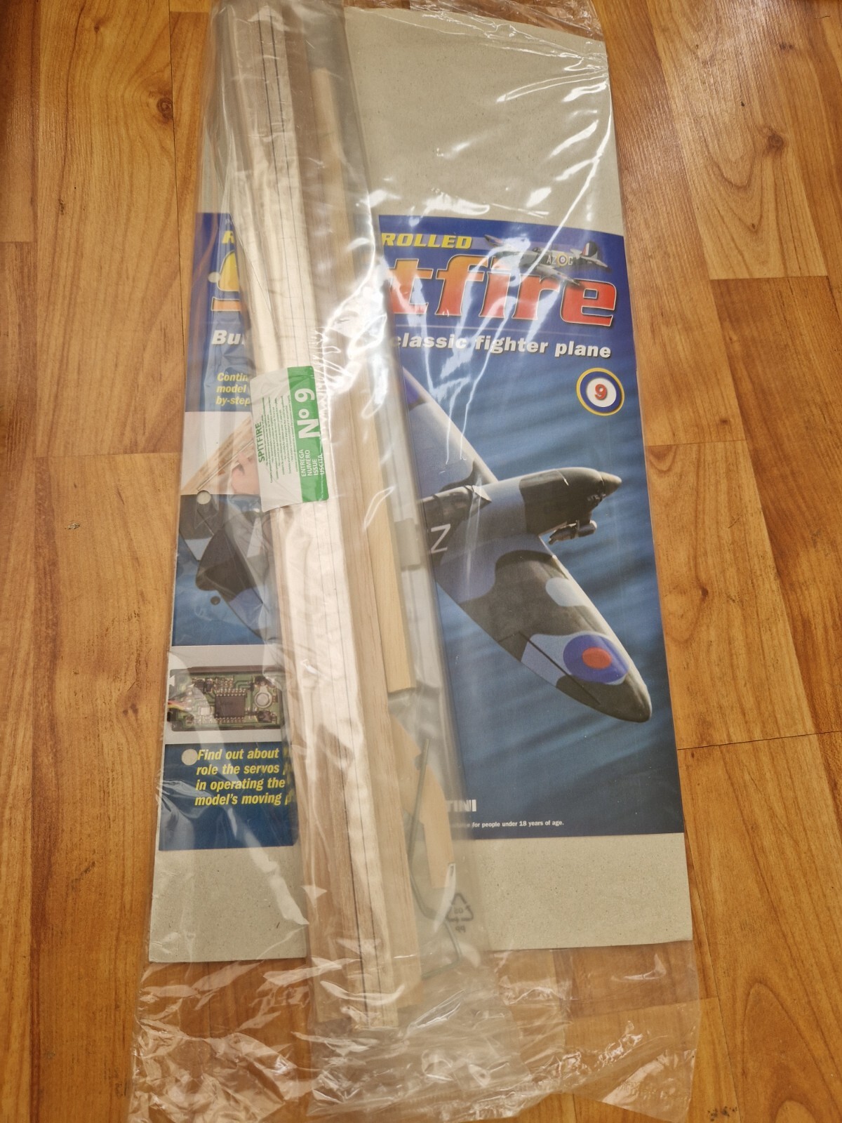 1/10 DEAGOSTINI ISSUE 9 BUILD YOUR OWN RC RADIO CONTROLLED SPITFIRE MODEL PLANE