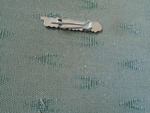 OLDER GREENPEACE - GREEN ENAMEL PIN BADGE - SEE PICTURES - Picture 2 of 2