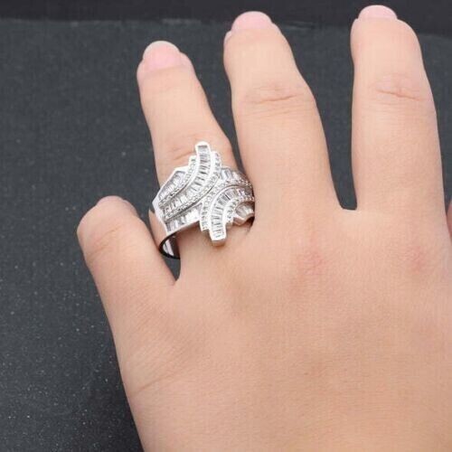 Anillo de boda en racimo de diamantes de corte redondo de 2,50 quilates enchapado en oro blanco 14 K - Imagen 2 de 4
