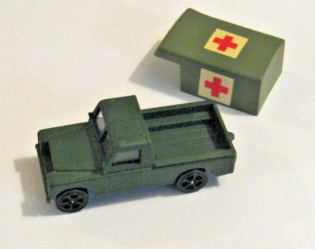 Land Rover Military Red Cross Medic Corgi Junior Whizz Wheels Die Cast Ambulance - Image 3 of 4