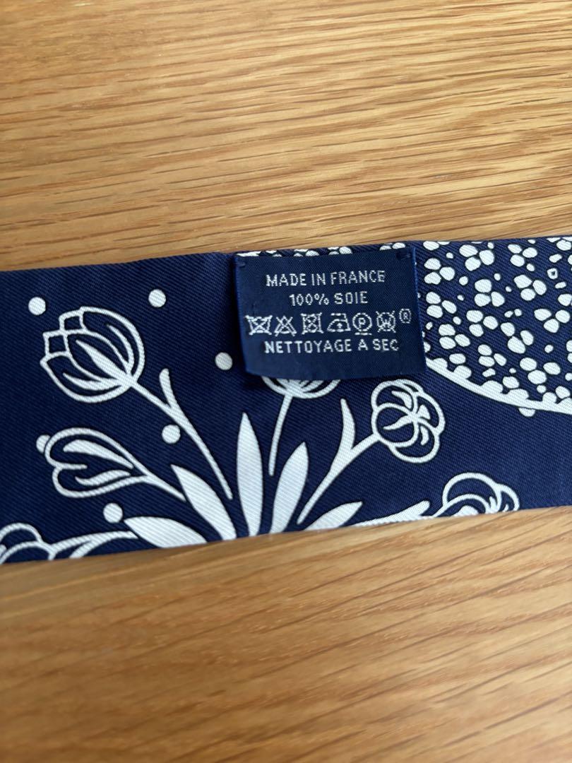 HERMES Twilly Les Leopards Bandana Navy Logo Pattern Silk no HERMES Twilly Les Leopards Bandana Navy Logo Pattern Silk no