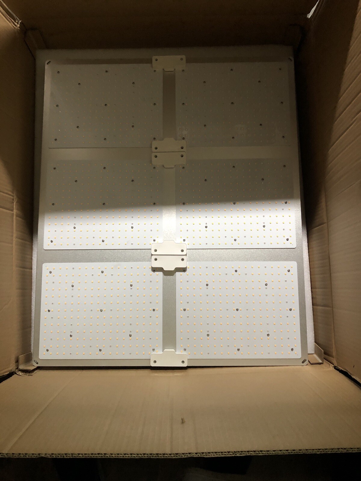High PAR/PPFD LED 6-Panel Dimmable Quantum Style Grow Light 660 Watt UV&IR 660nm