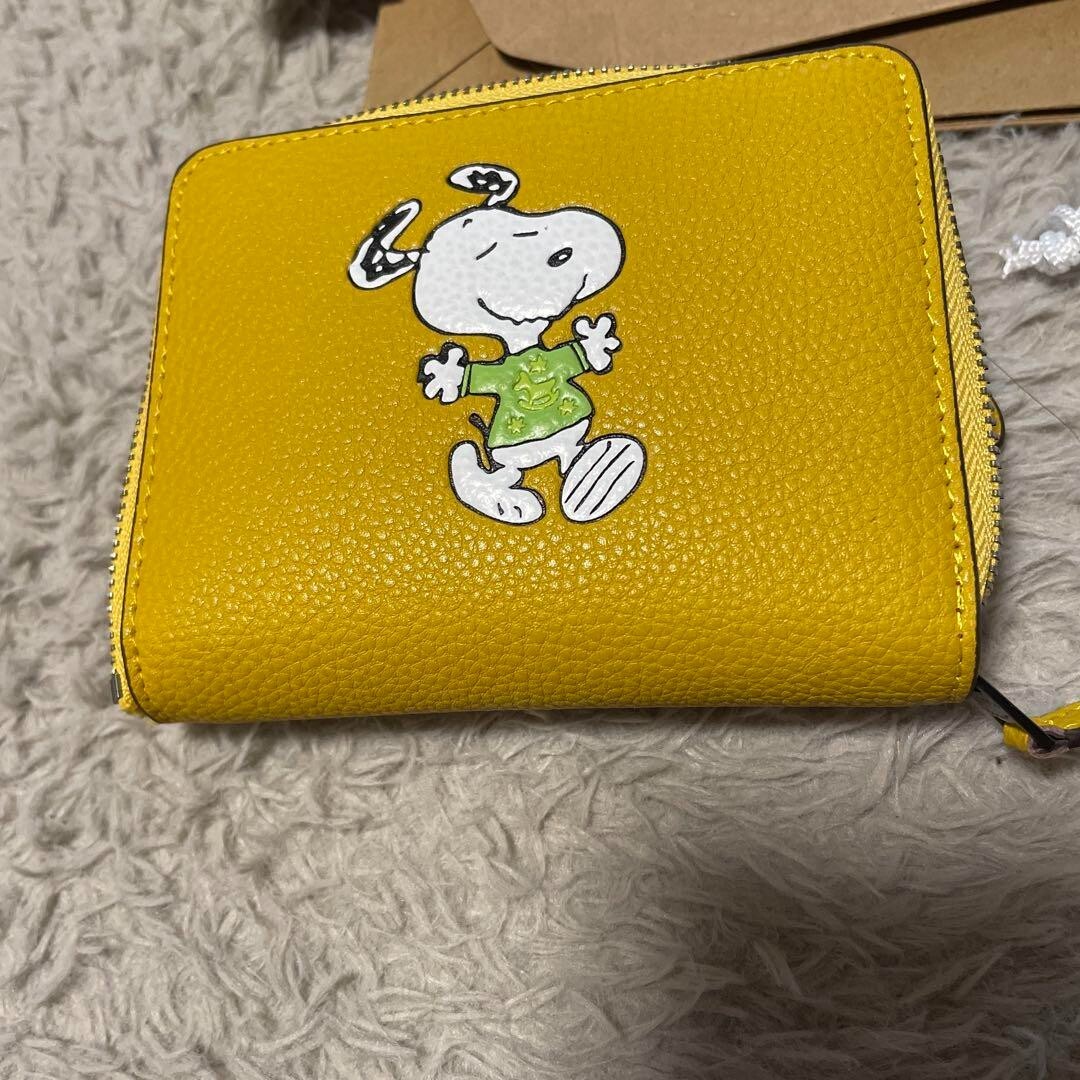 【Coach X Peanuts】 ジップウォレット Snoopy Print CE869 COACH x PEANUTS Small Zip Around Wallet Signature Snoopy
