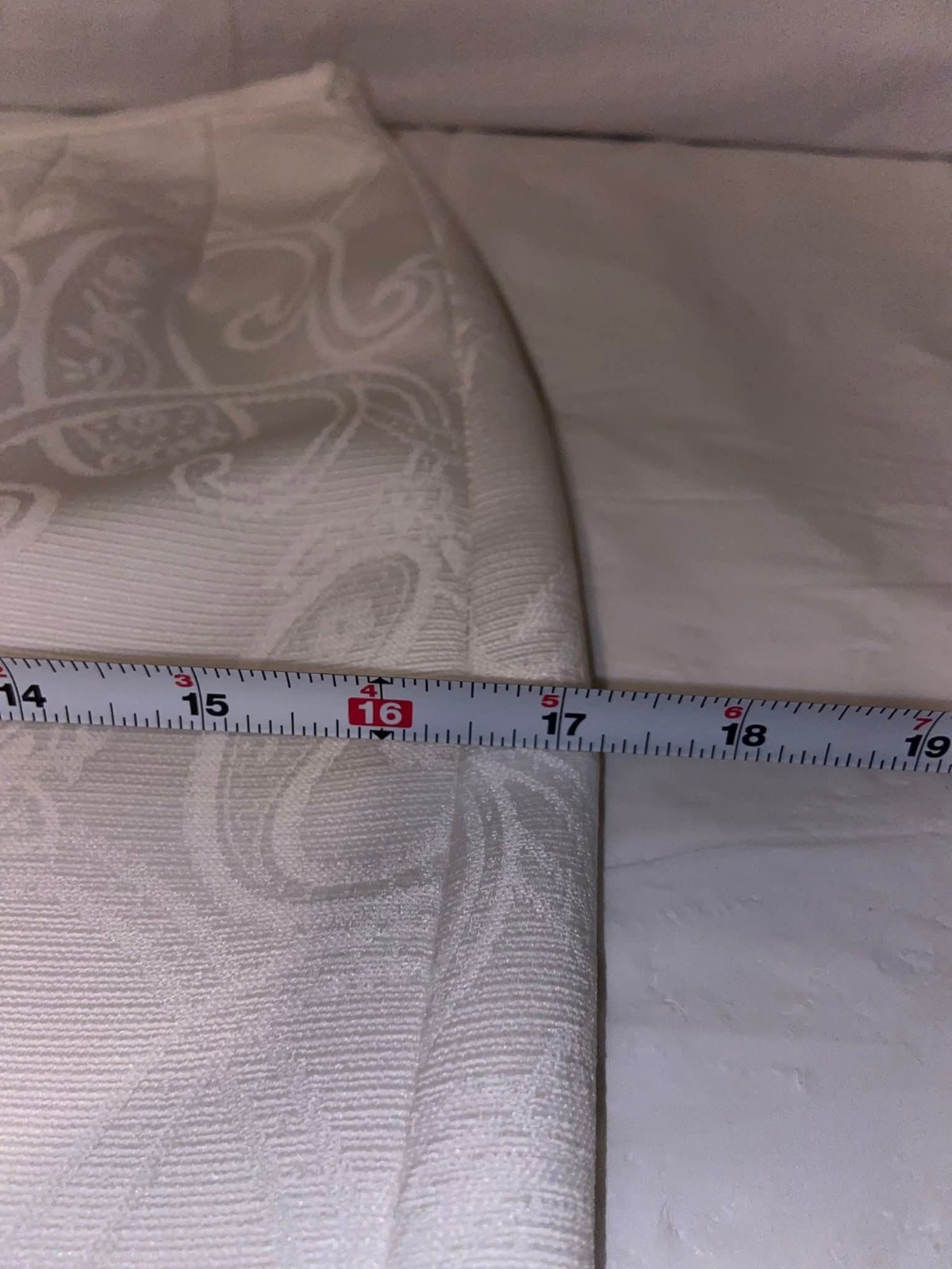 LE SUIT 2PC White Paisley Polyester Skirt Suit Embroidered Size 6P